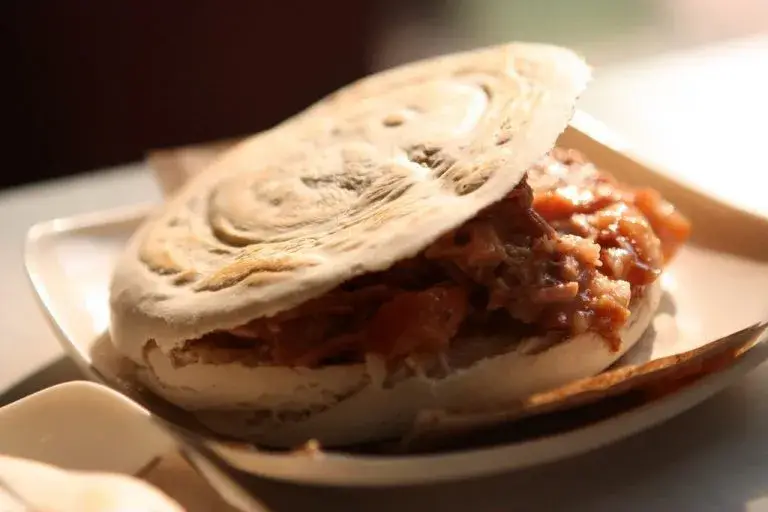 Cross section of Xi'an's must-eat gourmet Roujiamo