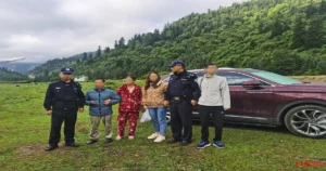 Getting help in Jiuzhaigou Valley